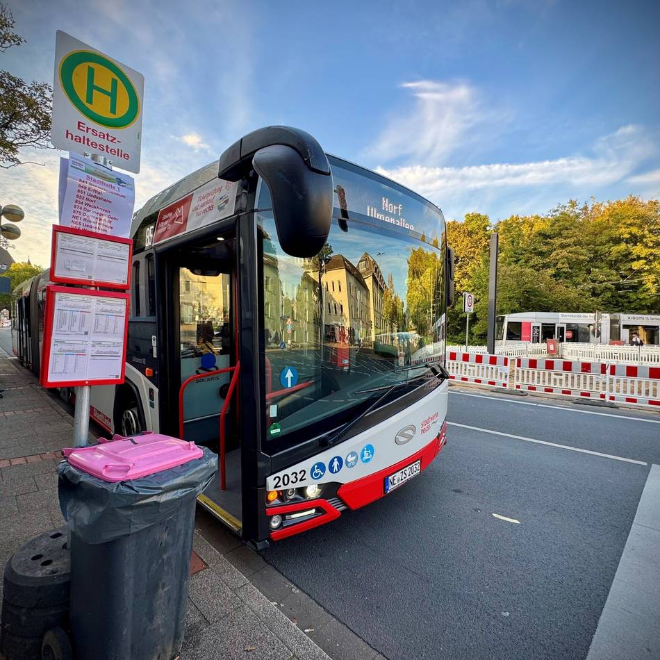Haltestelle am Drogenhotspot in Neuss:  „Genau vor dem Eingang dieses furchtbaren Grundstücks“