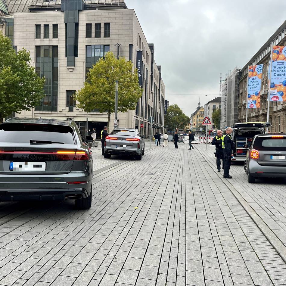 Nur für Lieferverkehr frei: Polizei erwischt in einer Stunde 16 Falschfahrer am Corneliusplatz