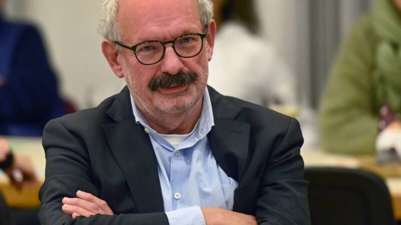 „Ihr Engagement für Kleve war prägend“: Bürgermeister Wolfgang Gebing ringt in der letzten Ratssitzung mit den Tränen