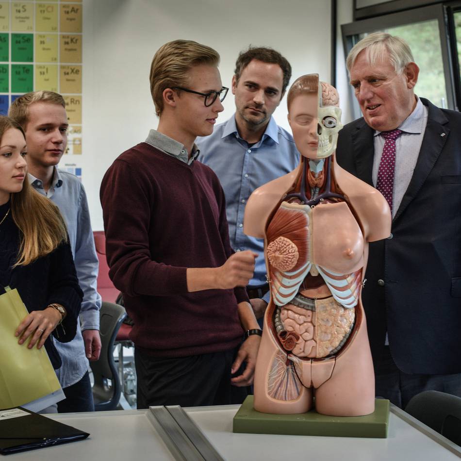 Elite-Internat Gaesdonck in Goch: Wie mit Kunst, Medizin und Wirtschaft Grundsteine fürs Studium gelegt werden