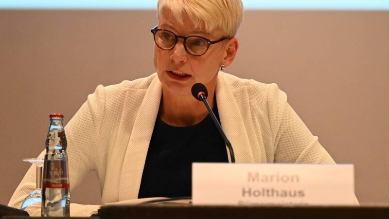 Wermelskirchens Bürgermeisterin blickt zurück: „Ich war nicht auf die Krisen-Dauerbeschallung vorbereitet“