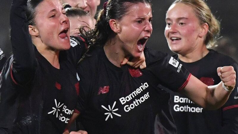 Beim Nachhol-Derby in Köln: Bayer-Frauen kommen aus 50 Metern zum späten Punkt