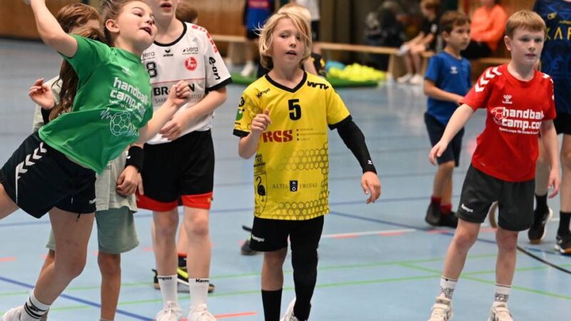 Herbstferien-Programm in Wermelskirchen: Über 60 Jugendliche beim „Handball-Camp“
