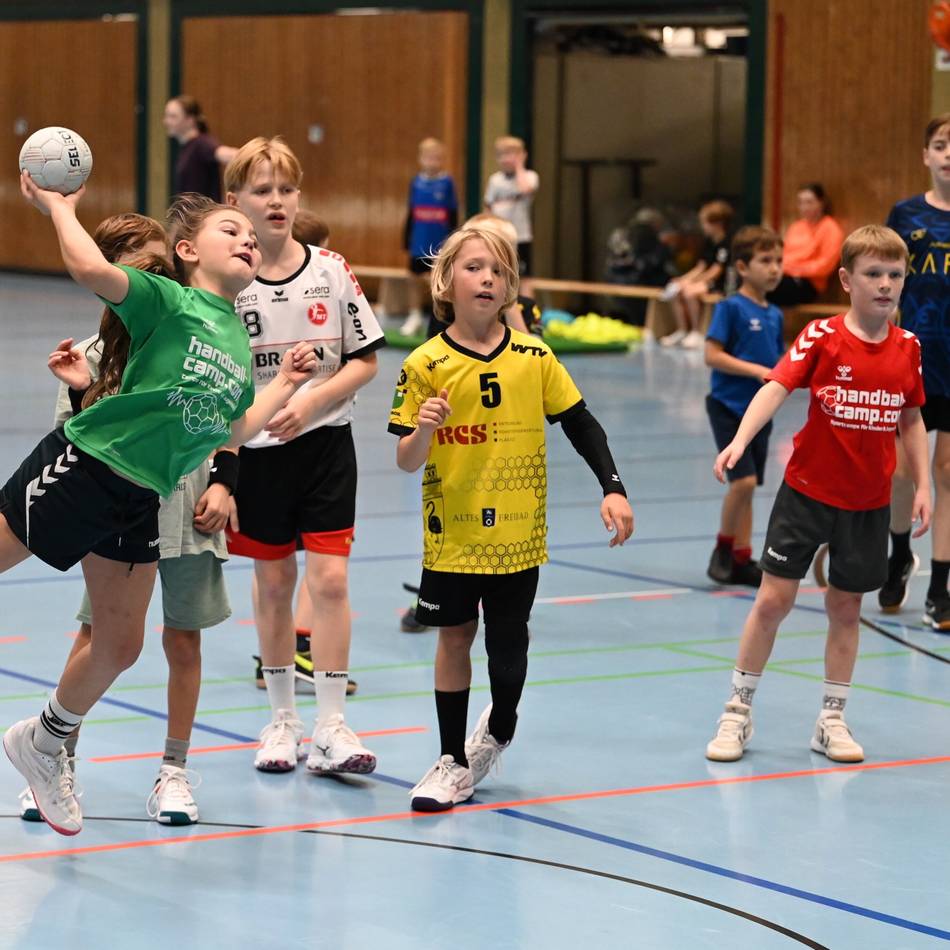 Herbstferien-Programm in Wermelskirchen: Über 60 Jugendliche beim „Handball-Camp“