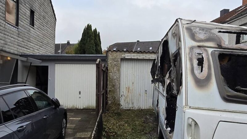 Brandserie in Mönchengladbach: „Die Polizei hat uns geweckt. Dann habe ich das Feuer gesehen“