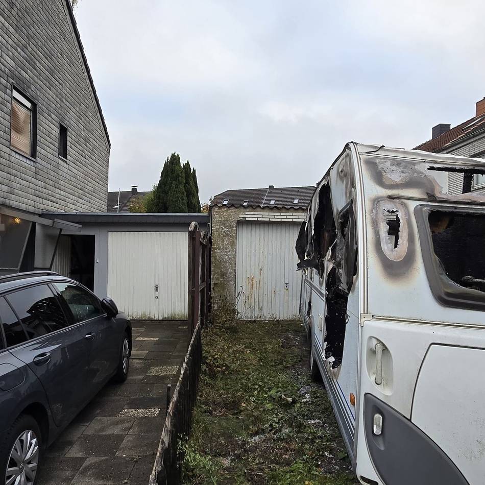 Brandserie in Mönchengladbach: „Die Polizei hat uns geweckt. Dann habe ich das Feuer gesehen“