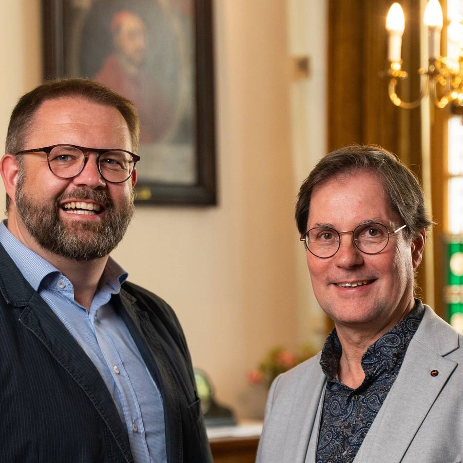 Improvisation mit Texten, Musik und Farben: Lobberichs Alte Kirche wird in Licht gehüllt