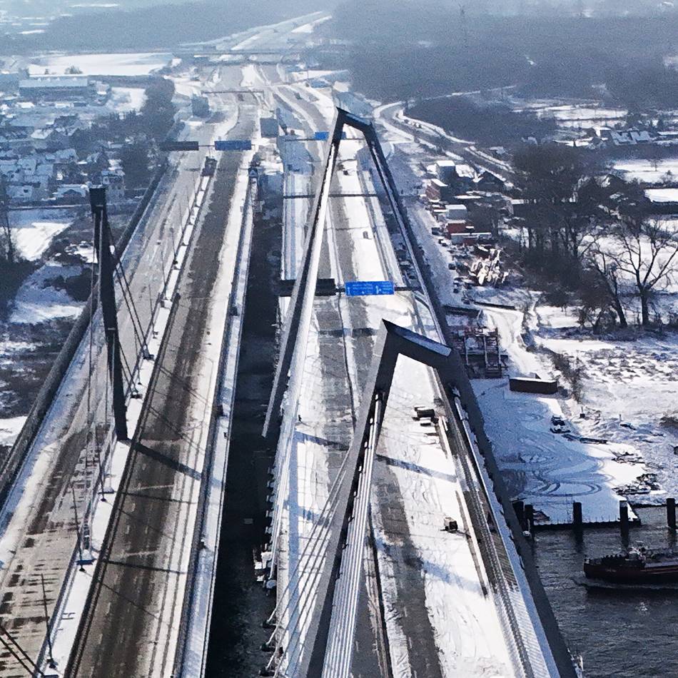Witterungsanfällige Pylonen an Flussquerung in Leverkusen: Das Eisbruch-Problem auf der Rheinbrücke bleibt