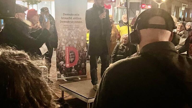 Kundgebung in Duisburg: „Wenn jemand das Stadtbild stört, dann sind es die Nazis“
