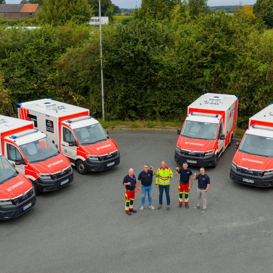 DRK erweitert Fahrzeugflotte: Sechs Transportwagen für den Rettungsdienst
