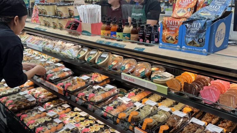 Frisch zubereitete Gerichte zum Mitnehmen: Eat Happy eröffnet Sushi-Shop im Rewe-Markt in Xanten