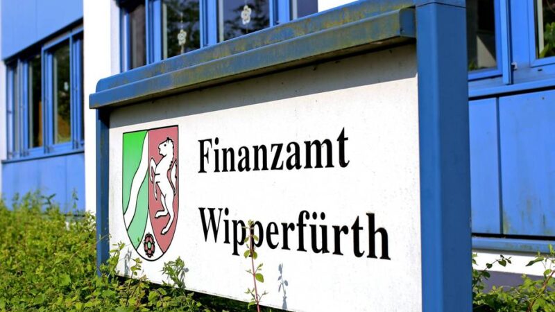Finanzamt in Wipperfürth: Kunden sollen Erfahrungen nach einem Kontakt mitteilen
