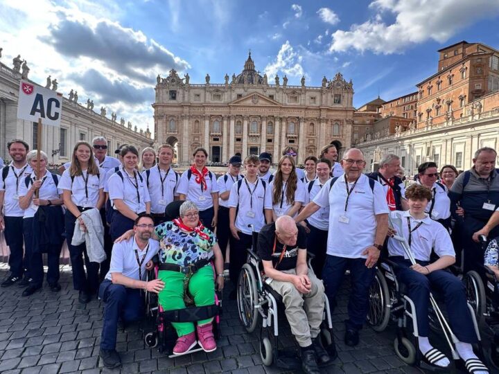 Aktion mit den Maltesern: Jüchener Schüler erhalten Audienz bei Papst Leo