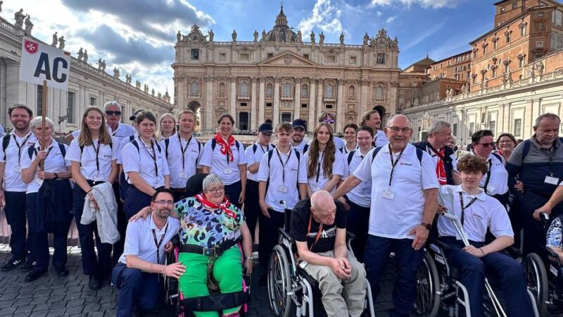 Aktion mit den Maltesern: Jüchener Schüler erhalten Audienz bei Papst Leo