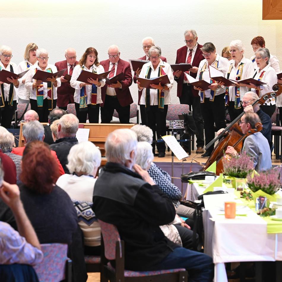 Musik in Radevormwald: Chor „Serenita“ Önkfeld lädt ein zum Kaffeekonzert