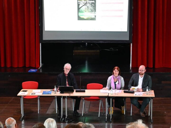 Auswahl des Theaterprogramms im Radevormwalder Bürgerhaus: Vielseitige Spielplan-Präsentation der vier Landestheater