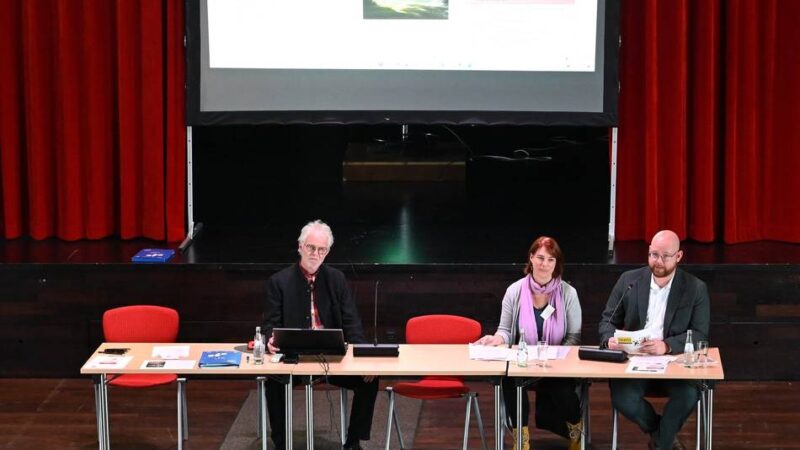 Auswahl des Theaterprogramms im Radevormwalder Bürgerhaus: Vielseitige Spielplan-Präsentation der vier Landestheater