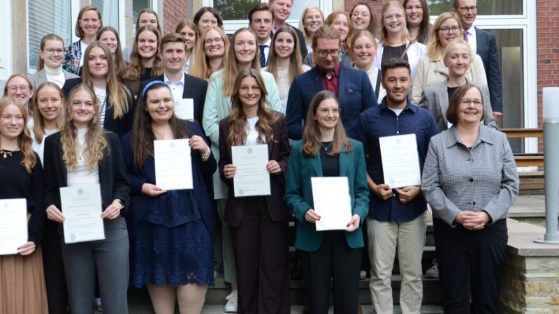 Theologie-Studierende aus Xanten: Angehende Religionslehrkräfte erhalten vorläufige Unterrichtserlaubnis