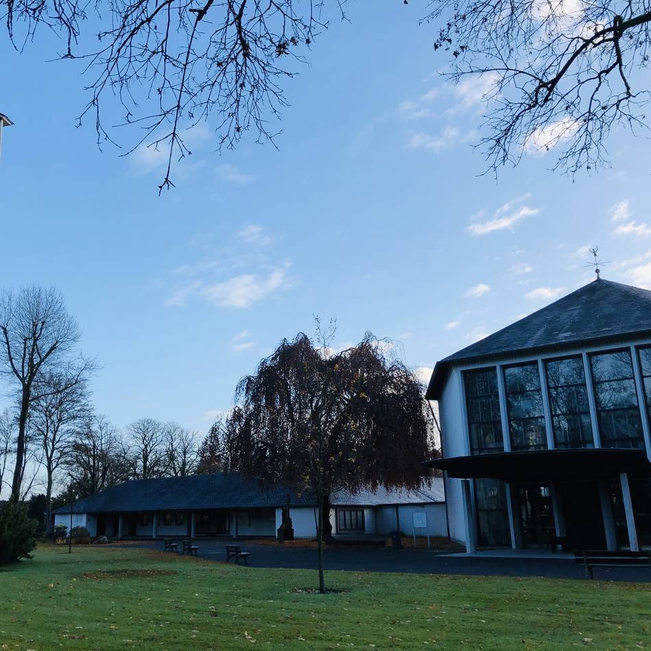 Stadt ändert Öffnungszeiten: Schärfere Maßnahmen gegen Metalldiebe auf Neusser Hauptfriedhof