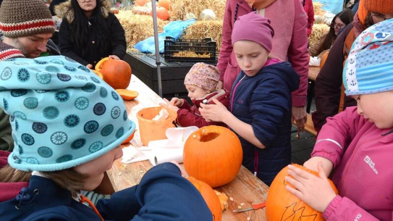 Veranstaltung in Neuss: Herbstliches Kürbisfest lockte Kinder in die Stadt