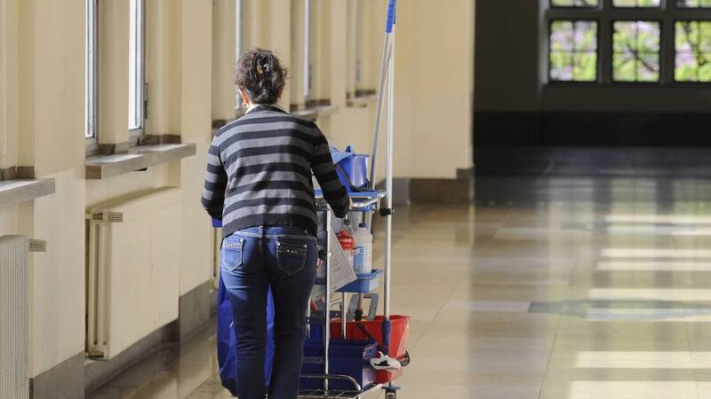 Grundschulen in Langenfeld: Beschwerden über schlecht gereinigte Klassenräume und Turnhallen