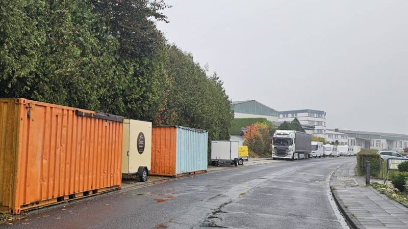 Robert-Bosch-Straße in Radevormwald: Ordnungsamt kontrolliert Parkstreifen engmaschig