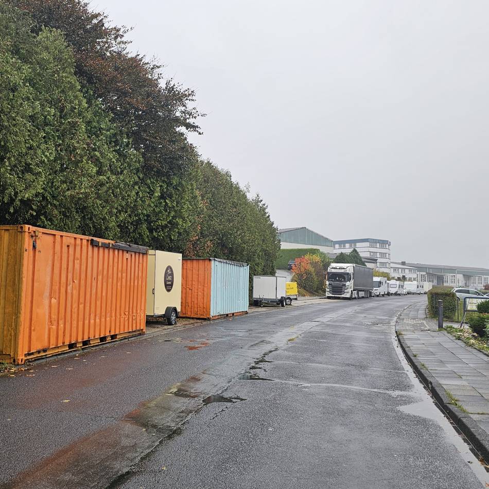 Robert-Bosch-Straße in Radevormwald: Ordnungsamt kontrolliert Parkstreifen engmaschig