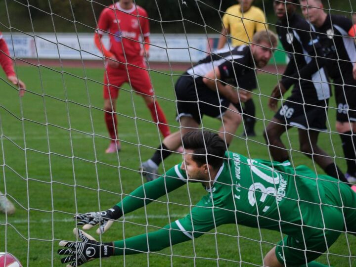 Wieder kein Heimsieg: 1. FC Wülfrath muss sich Victoria Mennrath beugen