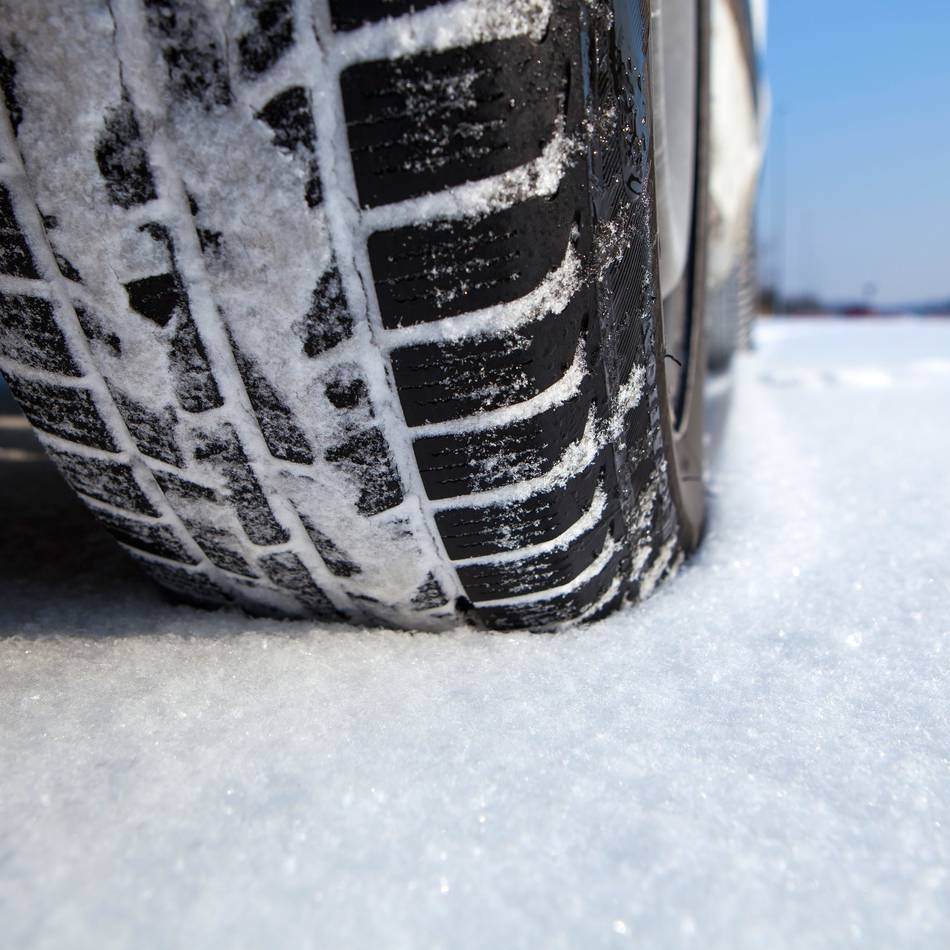 Hückeswagener Kfz-Betriebe: Winterreifen wechseln – selber machen oder Geduld haben