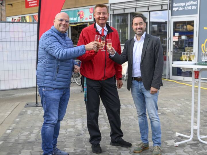 Supermarkt in Kaarst: Rewe Röttcher eröffnet neuen Parkplatz