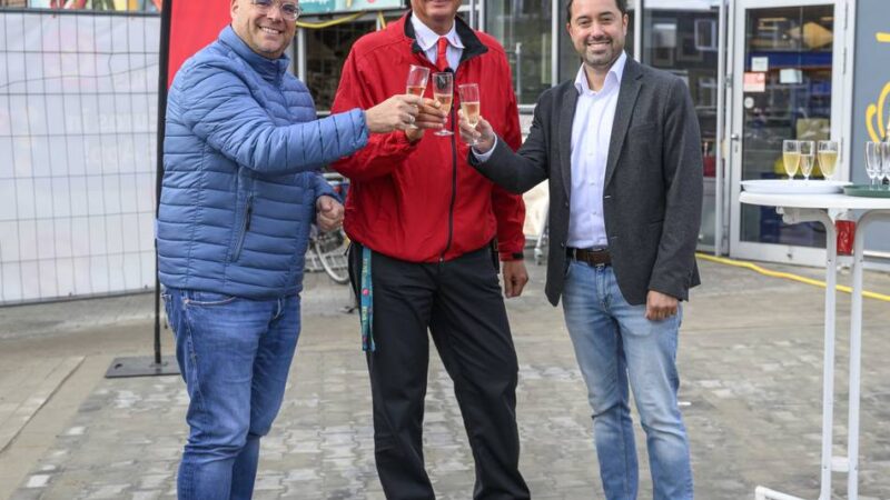 Supermarkt in Kaarst: Rewe Röttcher eröffnet neuen Parkplatz