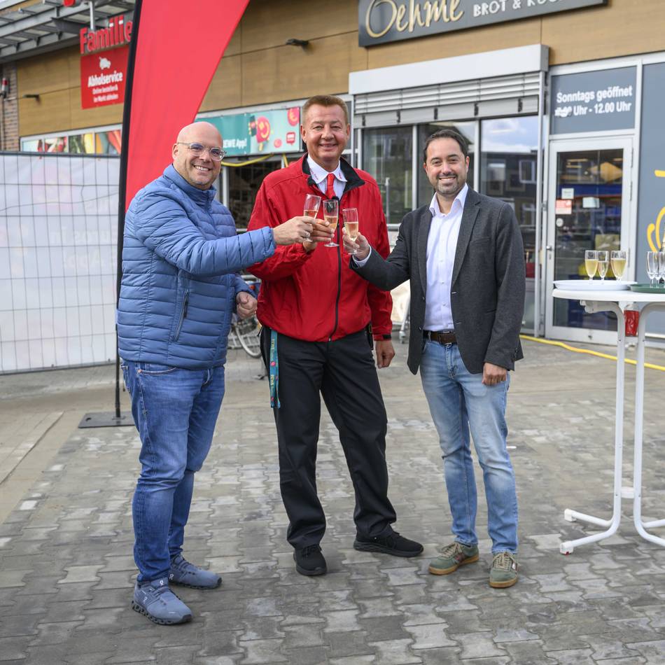 Supermarkt in Kaarst: Rewe Röttcher eröffnet neuen Parkplatz