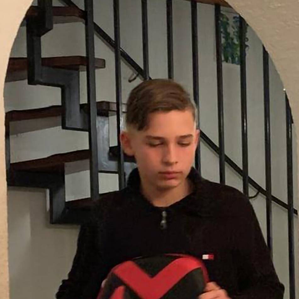 Öffentlichkeitsfahndung in Mönchengladbach: 14-Jähriger soll mit Auto seines Vaters nach Spanien abgehauen sein