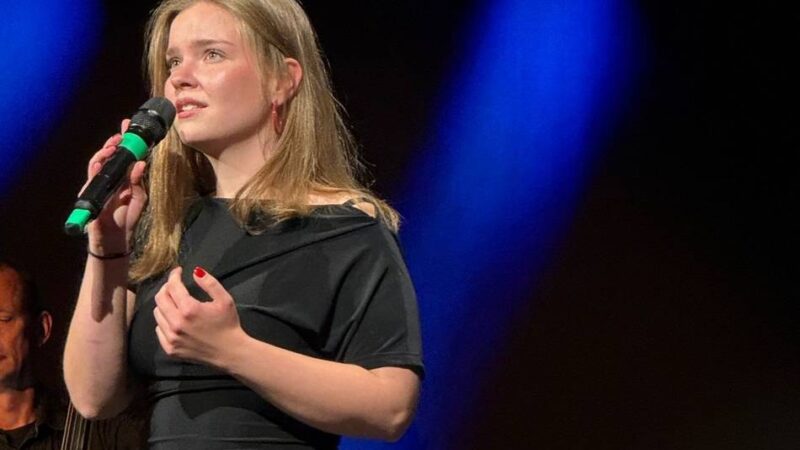 „Voices On Stage“: Musikschule Monheim feiert stimmgewaltiges Konzert im Sojus 7