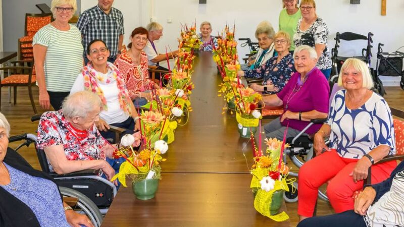 Aktion der Bürgerstiftung Dormagen: Altenheimbewohner bastelten Herbstgestecke für ihre Zimmer