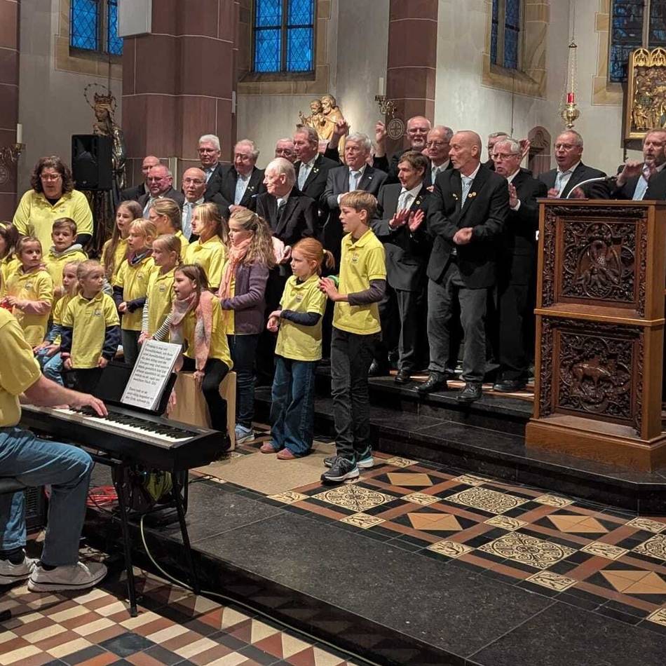 Benefizkonzert in Wankum: Chöre und Musiker bieten mehr als anderthalb Stunden Unterhaltung