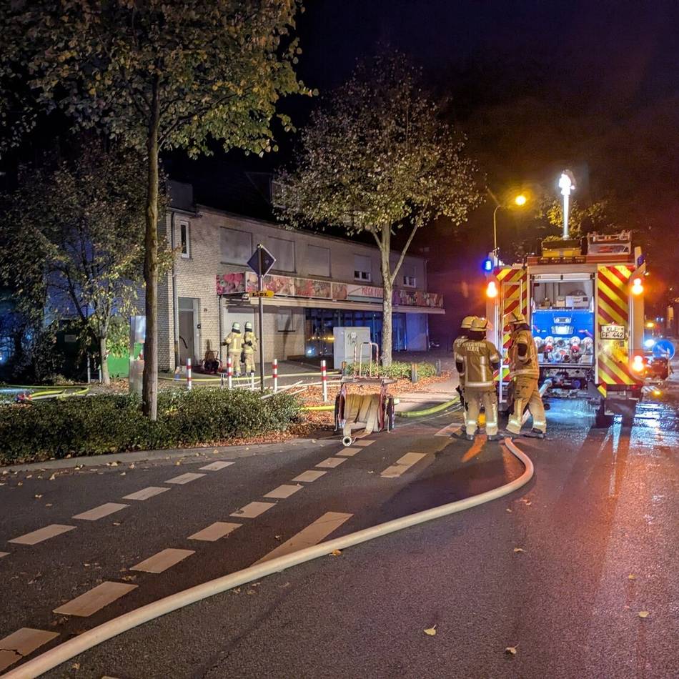 Feuerwehreinsatz in Kleve: Passanten entdeckten nächtlichen Brand an der Materborner Allee