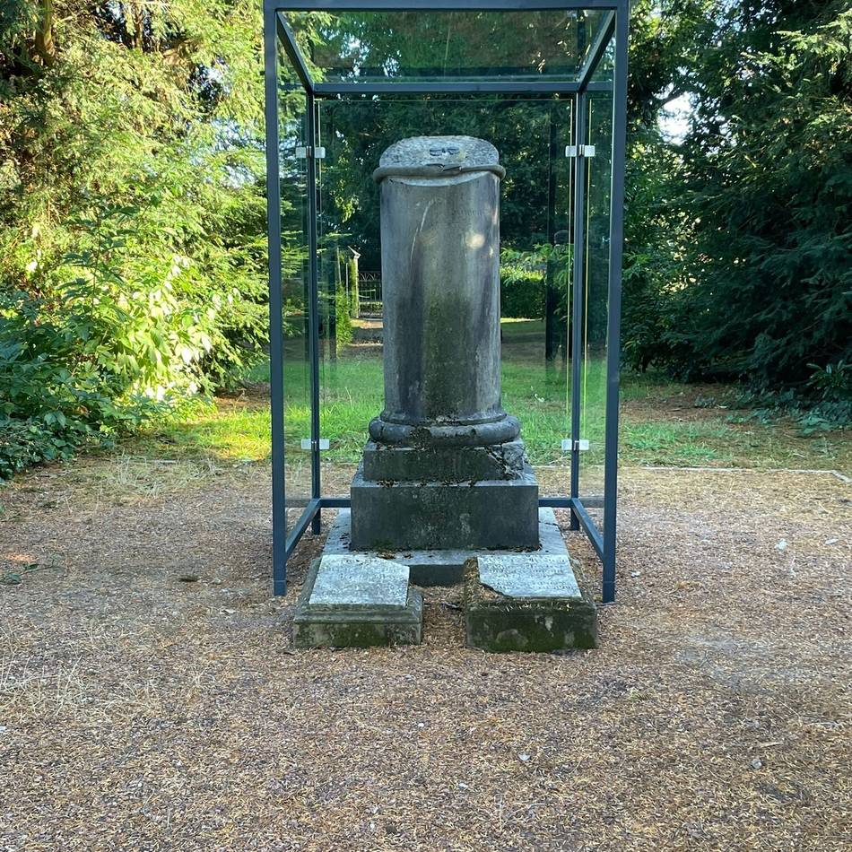 Ein Denkmal der Hoffnung und Geschichte: Eine Schutzhaube für das Grabmal der Familien Knoops und Gerdts