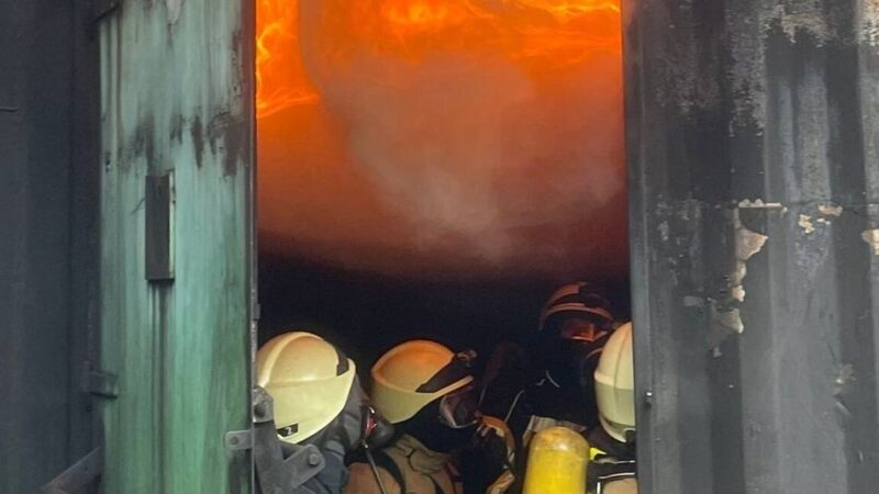 Realitätsnahe Übung: Atemgeräteträger der Kalkarer Feuerwehr durchliefen „Heißausbildung“