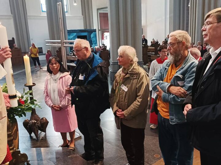 Gedenkgottesdienst im Dom: Berliner bekommen das „Licht von Xanten“