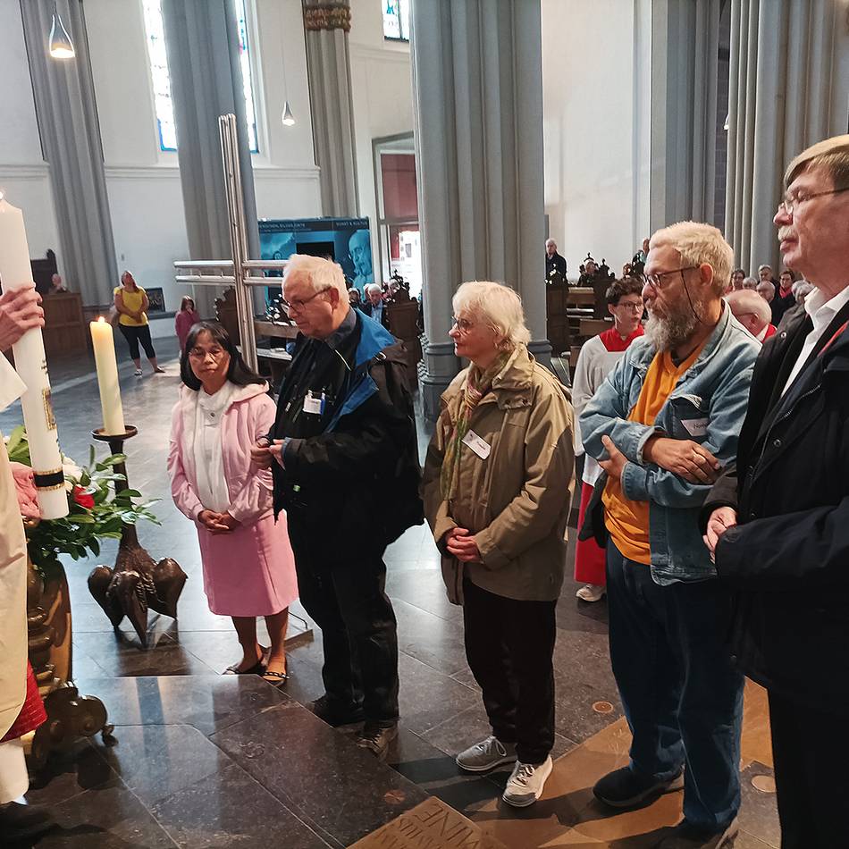 Gedenkgottesdienst im Dom: Berliner bekommen das „Licht von Xanten“