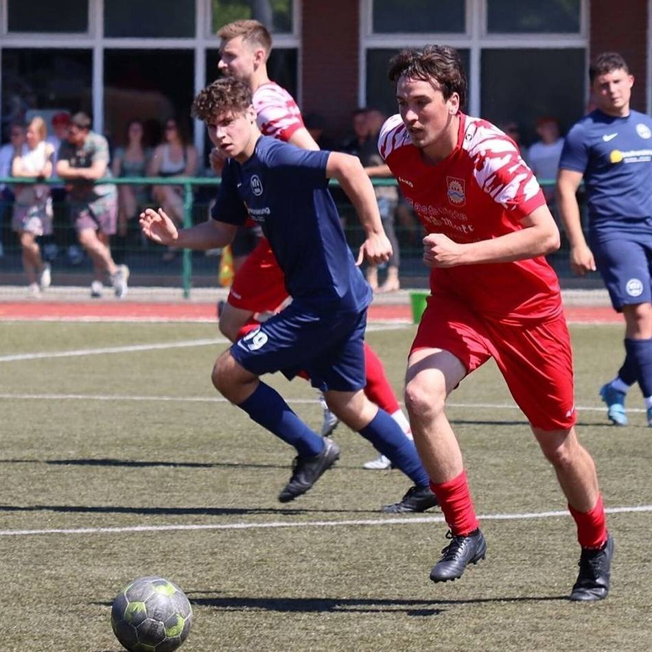 Zum Spitzenspiel nach Ratingen: Timo Lehmkuhl wird beim SV Sonsbeck zum Maskenmann