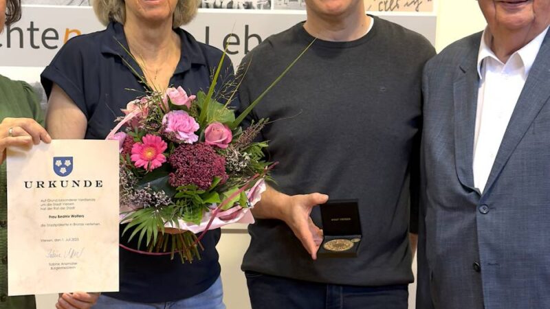 Auszeichnung für Engagement in Viersen: Beatrix Wolters mit Stadtplakette in Bronze geehrt
