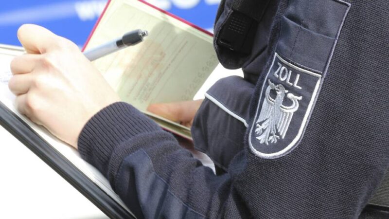 Zollfahndung in Brüggener Gastrobetrieb: Staatsanwaltschaft ermittelt nach Fund einer Waffe