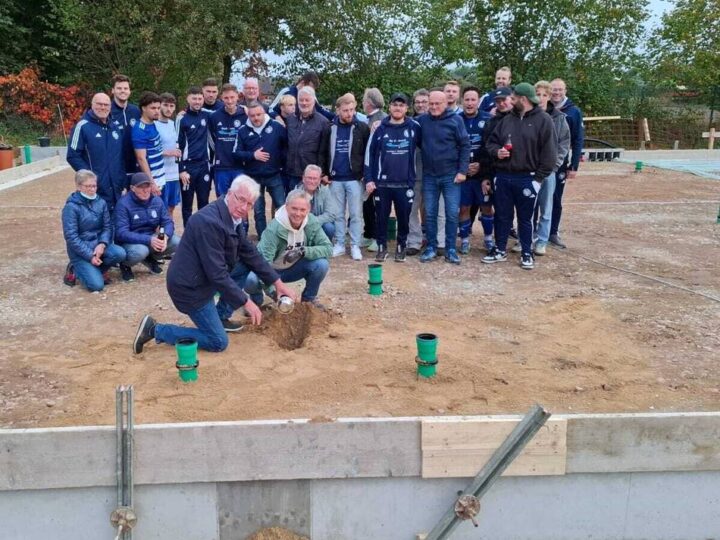 Bau des neuen Clubheims in Rheinberg: Zeitkapsel in Millingen verbuddelt