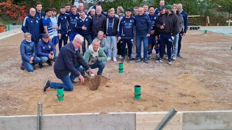 Bau des neuen Clubheims in Rheinberg: Zeitkapsel in Millingen verbuddelt