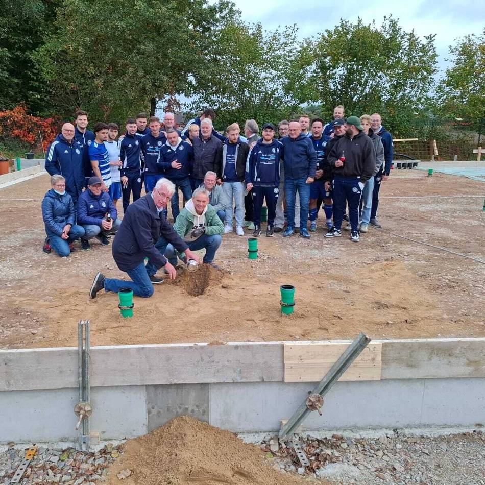 Bau des neuen Clubheims in Rheinberg: Zeitkapsel in Millingen verbuddelt