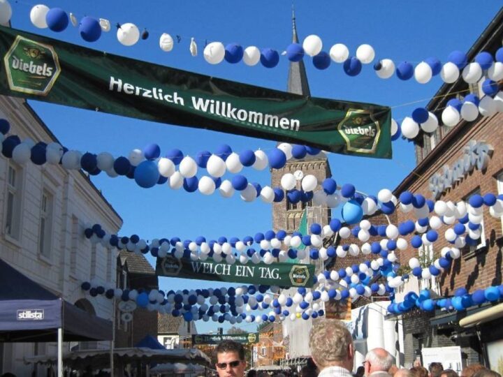 Kunsthandwerk, Trödel und Kinderspaß: Sonntag lockt das Herbstfest nach Alpen