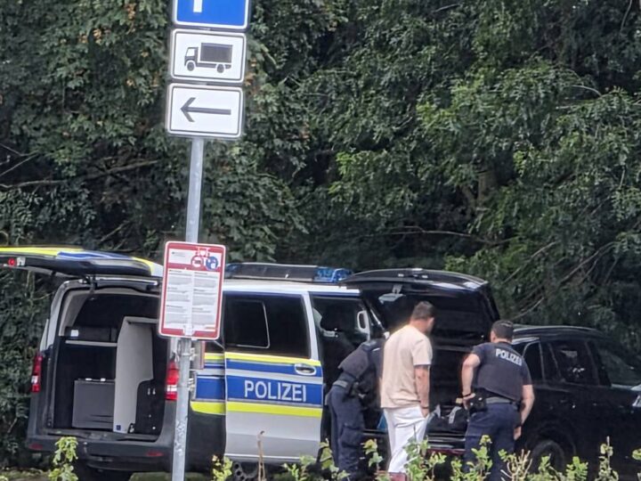 Grenzkontrollen: Offene Strafe – Gesuchter geht der Bundespolizei auf der A57 bei Goch ins Netz