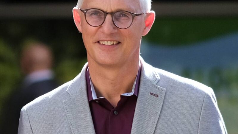 Wichtige Betriebsbesichtigung: Lob für Standorttreue von ABB